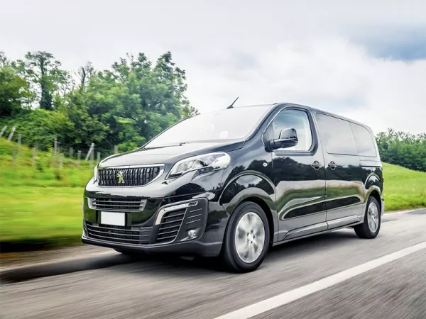 Dịch vụ thay Kính chắn gió xe Peugeot Traveller tận nơi